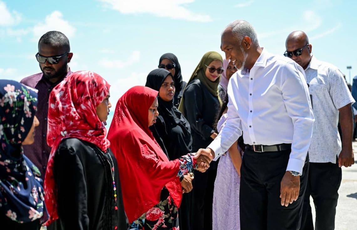 ރައީސް ރަތްމަންދޫއަށް ވަޑައިގެންނެވި ވަގުތު.---ފޮޓޯ: ރައީސް އޮފީސް