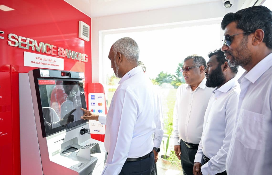 ބީއެމްއެލް އޭޓީއެމްގެ ހިދުމަތް ވިލުފުށީގައި ރަސްމީކޮށް ރައީސް ފައްޓައިވައިދެއްވުން: ފޮޓޯ/ ރައީސް އޮފީސް---