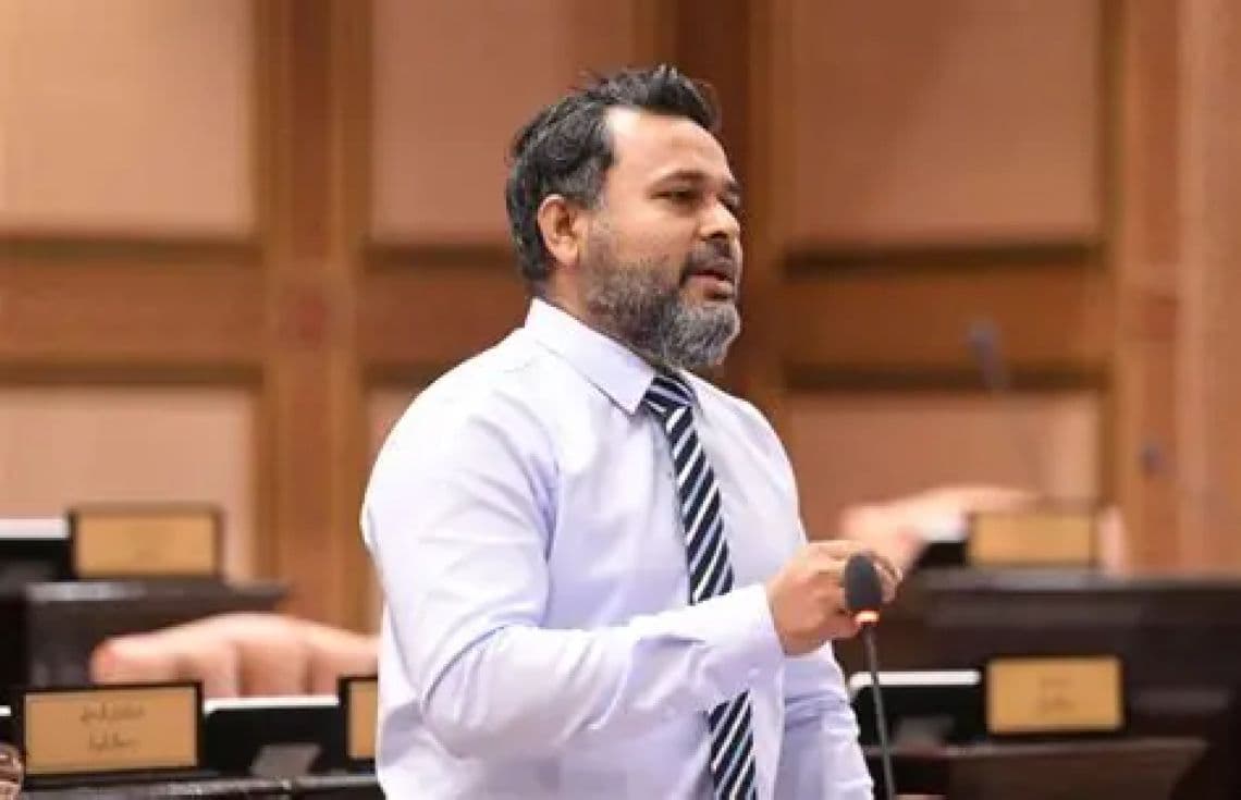 މިނިސްޓަރު ޝިޔާމް: ފޮޓޯ/ އިންޓަނެޓް---
