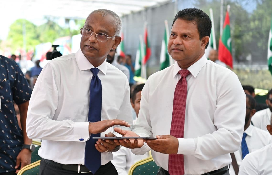 ކުރީގެ ރައީސް އިބްރާހިމް މުހައްމަދު ސޯލިހު އަދި ފެނަކައިގެ ކުރީގެ އެމްޑީ އަހުމަދު ސައީދު---