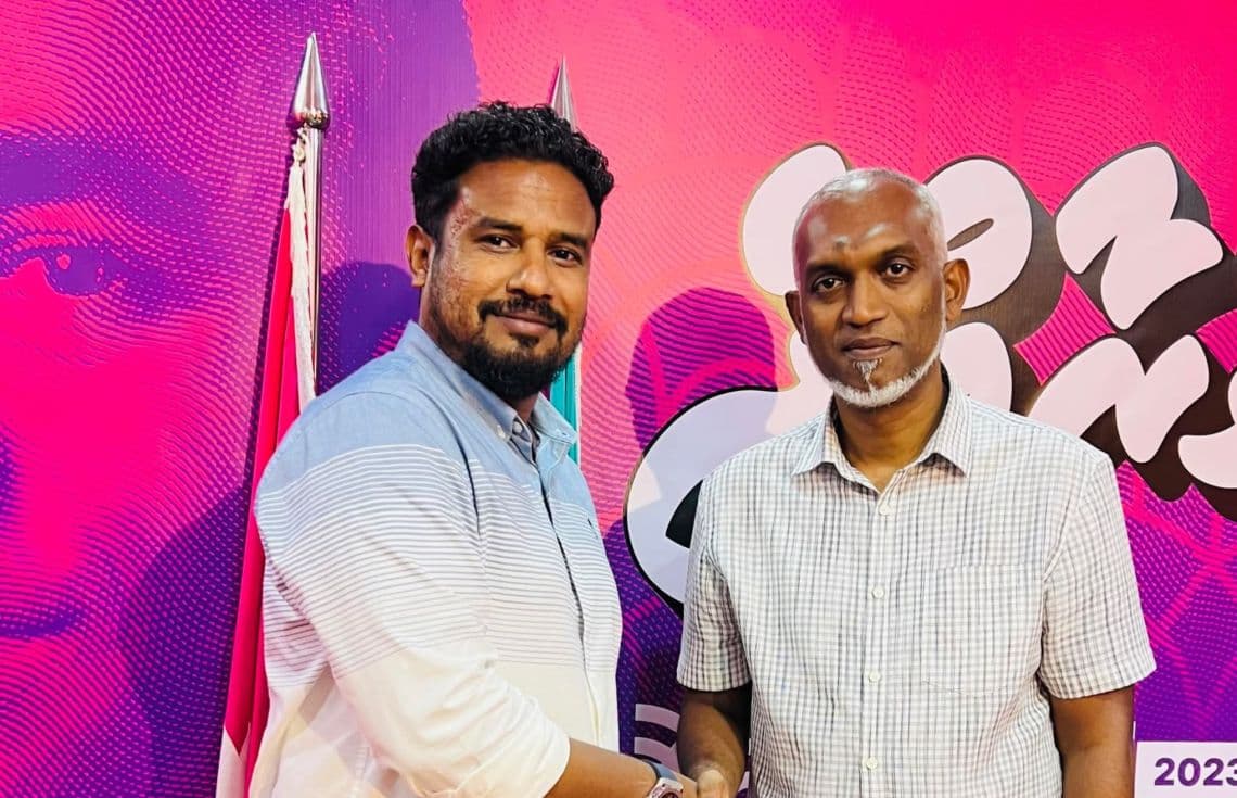 ރައީސް ޑރ. މުޢިއްޒު (ކ)، މުހައްމަދު އަހުމަދު ވަހީދު (ވ).