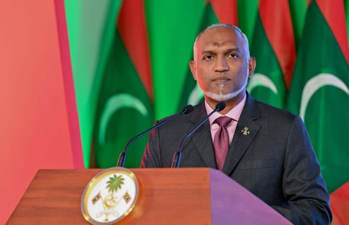 ރައީސް މުއިއްޒު. އެމަނިކުފާނު ވަނީ މުދައްރިސުންގެ ދުވަހުގެ ތަހުނިޔާ ހުރިހާ މުދައްރިސުންނަށް ފޮނުއްވައި. އެ ހުރިހާ މުދައްރިސުންގެ އާއިލާއަށް ދުޅަހެޔޮކަމާއި އުފާފާގަތިކަމަށް އެދި ދުއާކުރައްވައިފަ--- ފޮޓޯ: އިންޓަނެޓް