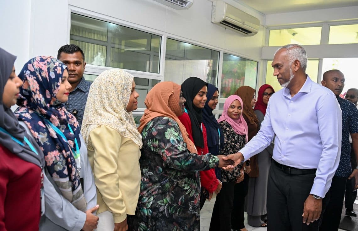 ރައީސް ޑރ. މުހައްމަދު މުއިއްޒު, އައްޑޫގައި.—-ފޮޓޯ: ރައީސް އޮފީސް