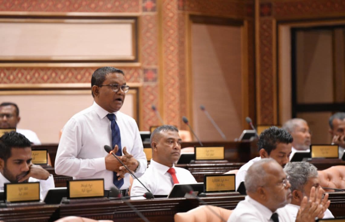 މެމްބަރު ހަސަން މުފީދު, މުފީދު ވަނީ ގުރައިދޫ ދާއިރާގެ މެމްބަރު ހައްނާން މިފަދަ ބިލެއް މަޖިލީހަށް ހުށަހަޅުއްވައި ދެއްވީތީ އެކަމަށް ޝުކުރުއަދާކުރައްވައިފަ--- ފޮޓޯ: އިންޓަނެޓް