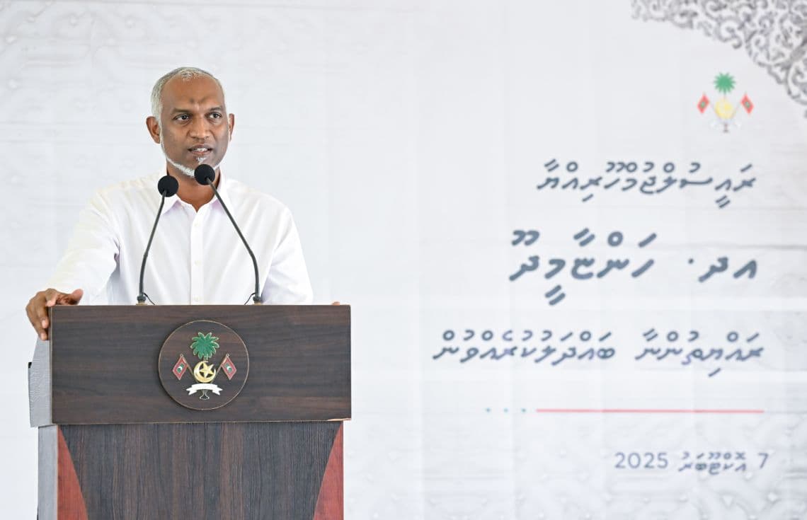 ރައީސުލްޖުމްހޫރިއްޔާ ޑރ. މުހައްމަދު މުއިއްޒު ހަންޏާމީދޫ ރައްޔިތުންނާއި ބައްދަލުކޮށް ވާހަކަދައްކަވަނީ---ފޮޓޯ: ރައީސް އޮފީސް