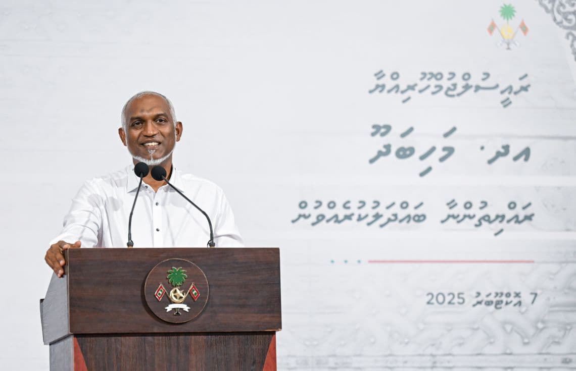 ރައީސް މުއިއްޒު. ތަރައްގީގެ ކަންކަން ކުރިއަށްދާއިރު މީހުންގެ ވިސްނުމާއި، އުޅުމާއި ގުޅުންތައްވެސް ތަރައްގީ ވާންޖެހޭ ކަމަށް ރައީސް ވިދާޅުވި--- ފޮޓޯ: ރައީސް އޮފީސް
