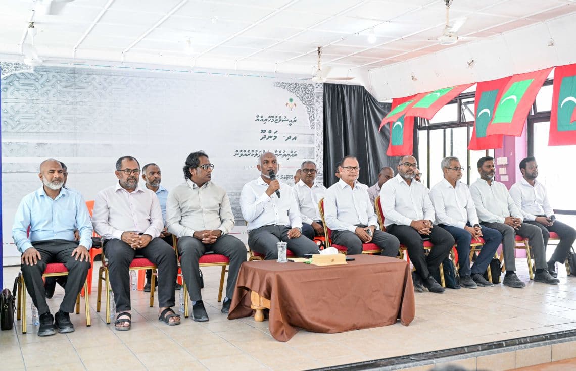 ރައީސް މަންދޫއަށް ކުރެއްވި ދަތުރުފުޅުގެ ތެރެއިން.---ފޮޓޯ: ރައީސް އޮފީސް