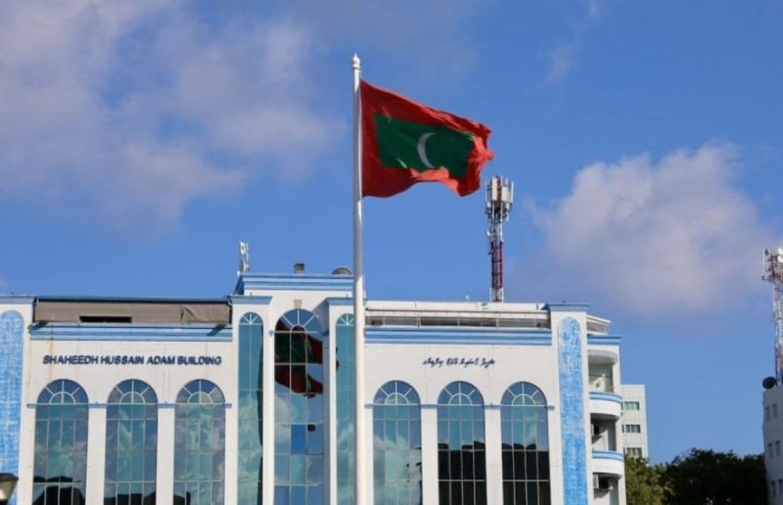 ޝަހީދު ހުސައިން އާދަމް ބިލްޑިން. ސެޕްޓެމްބަރު މަހުގެ 28 ވަނަ ދުވަހުން އޮކްޓޫބަރު މަހުގެ ހަތަރުވަނަ ދުވަހުގެ ނިޔަލަށް ސްކޭމްގެ 42 މައްސަލައެއް ހުށަހެޅިފައިވާ ކަމަށް ފުލުހުން ވަނީ ބުނެފަ--- ފޮޓޯ: އިންޓަނެޓް