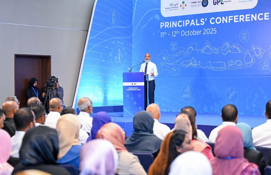 ޕްރިންސިޕަލުންގެ މަހާސިންތާ އިފްތިތާހުކުރުމުގެ ޖަލްސާގައި އެޑިއުކޭޝަން މިނިސްޓަރު ޑރ. އިސްމާއިލް ޝަފީއު ވާހަކަދައްކަވަނީ--- ފޮޓޯ: ރައީސް އޮފީސް
