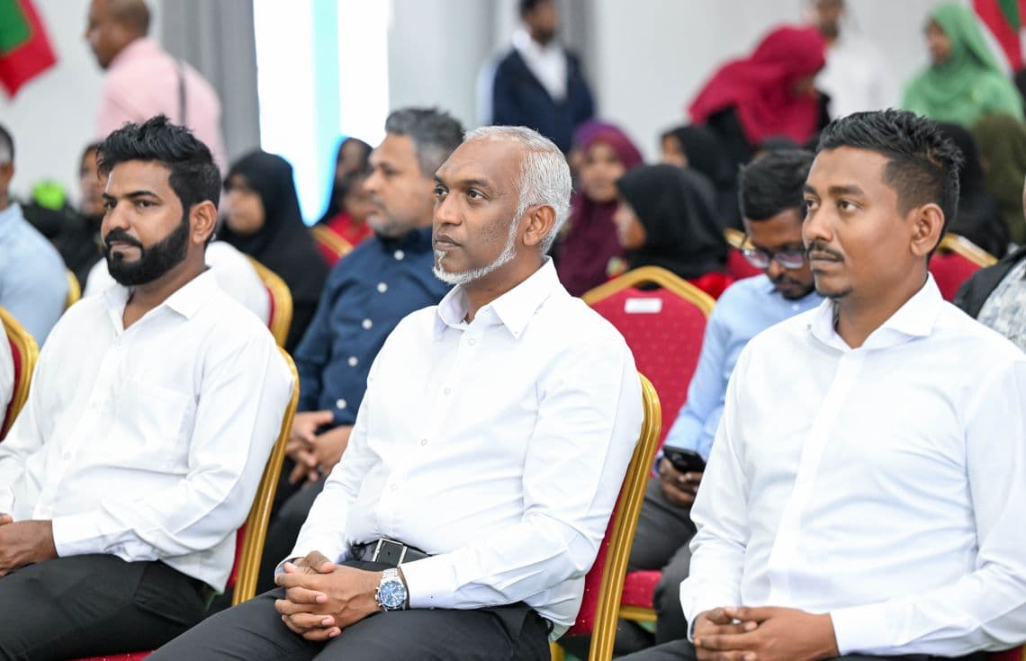 ރައީސް މުއިއްޒު. އެ ރަށުގެ ސިއްހީ މަރުކަޒުގެ އެކްސްޓެންޝަން އިމާރާތުގެ މަސައްކަތް ނިމިގެންދާއިރު އެއީ، 24 ގަޑިއިރު ހިދުމަތްދޭ މަރުކަޒަކަށް ހެއްދެވުމަށް ގަސްތުކުރައްވާކަމަށް އެމަނިކުފާނު ވިދާޅުވި--- ފޮޓޯ: ރައީސް އޮފީސް