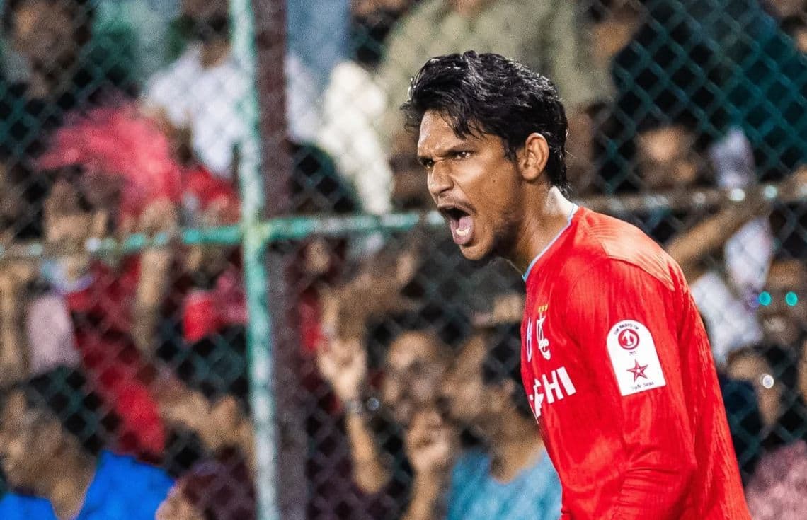 މެޗުގައި ގޯލު ޖަހައި ރާއްކޮ އުފާފާޅުކުރަނީ. - ފޮޓޯ: ސިޑިބަރި