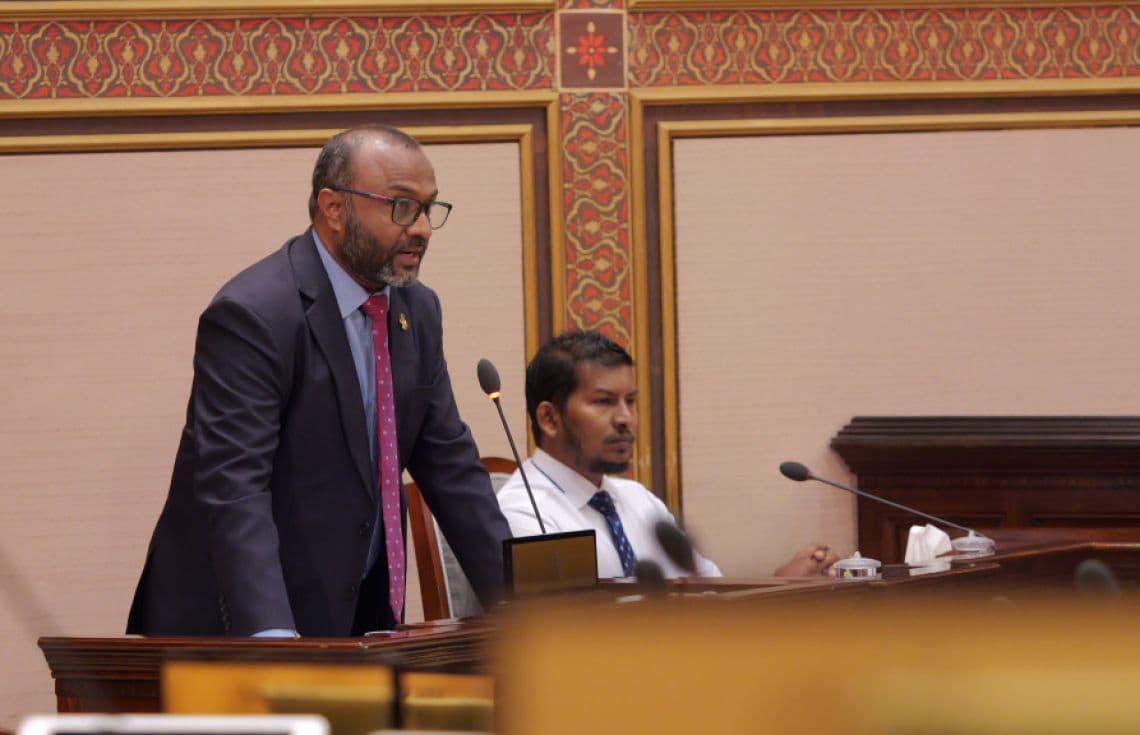 މިނިސްޓަރު ޝަހީމް. މިސްކިތްތަކާއި އިސްލާމީ މަރުކަޒުތައް ހިމެނޭހެން، 15 މަޝްރޫއުއެއްގެ މަސައްކަތް އަންނަ އަހަރުގެ ރޯދަ މަހުގެ ކުރިން ނިންމުމަކީ ސަރުކާރުގެ އަމާޒެއް ކަމަށް މިނިސްޓަރު ވިދާޅުވި--- ފޮޓޯ: ރައްޔިތުންގެ މަޖިލިސް