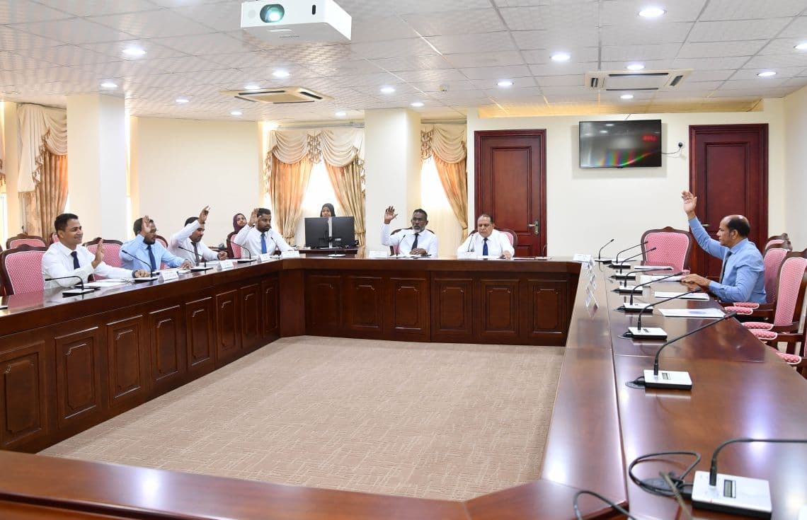 މަޖިލީހުގެ މިނިވަން މުއައްސަސާތަކާބެހޭ ކޮމިޓީގެ ބައްދަލުވުމެެއް---ފޮޓޯ؛ މަޖިލިސް އިދާރާ