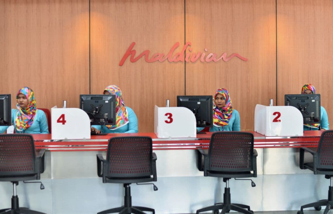 މޯލްޑިވިއަން އެއާލައިންގެ ޓިކެޓިން ކައުންޓަރު. އާ ގަވާއިދާއެކު ސޭލް އޭޖެންޓުންގެ ގޮތުގައި ހަރަކާތްތެރިވެވޭނީ ދިވެހި ކުންފުނިތަކަށް އެކަނި---ފޮޓޯ:ސަން