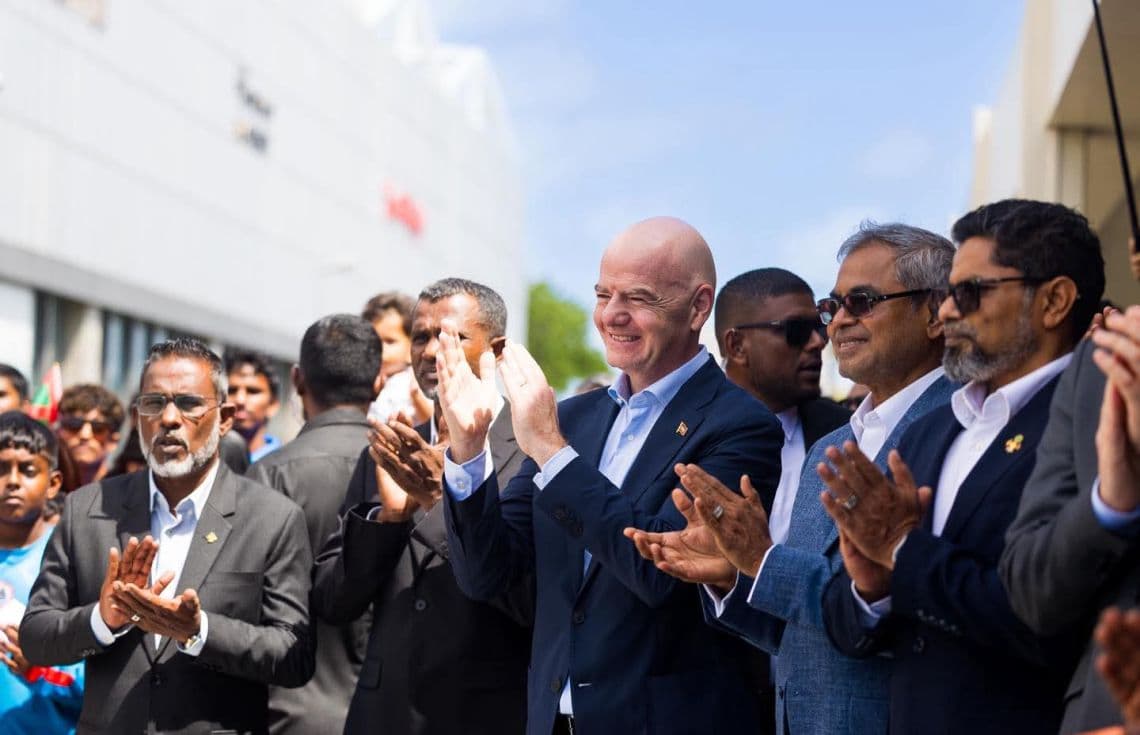 ފީފާގެ ރައީސް ޖިއާނީ އިންފަންޓީނޯއަށް މަރުހަބާ ދެންނެވުމަށް ވީައިއޭގައި ކުރިއަށްގެންދިޔަ ހަރަކާތުގެ ތެރެއިން---ފޮޓޯ:އެފްއޭއެމް