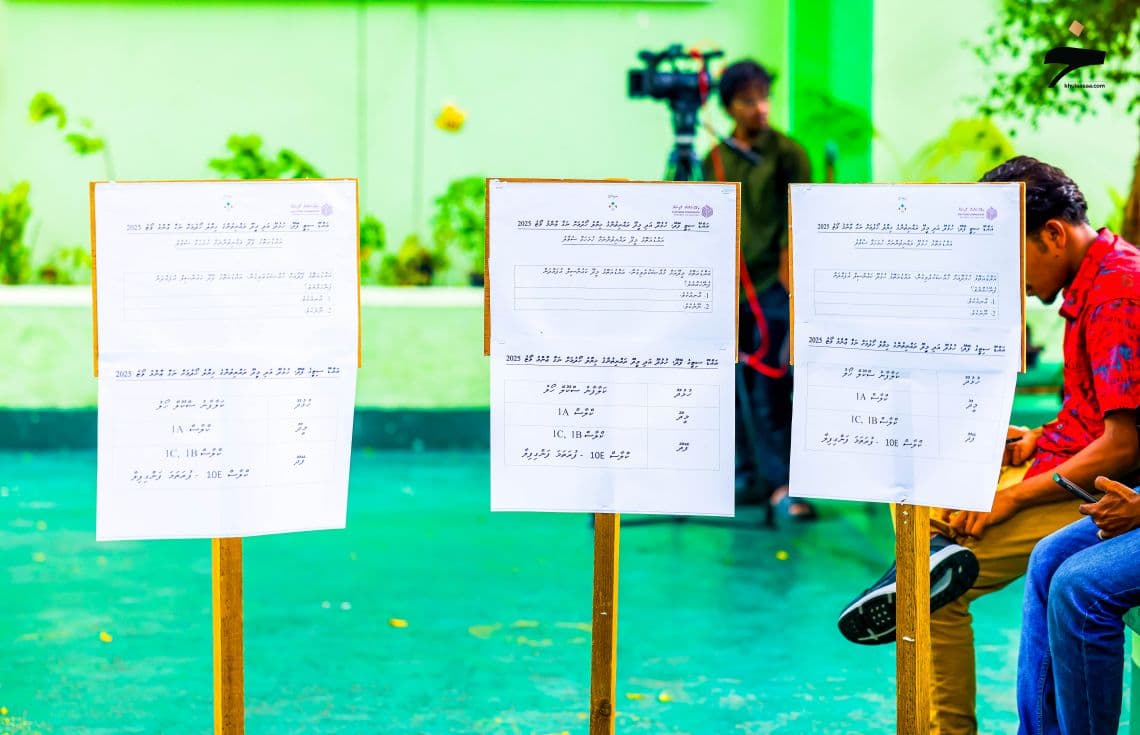 އައްޑޫ ހިޔާލު ހޯދުމުގެ ވޯޓުގެ ކަންކަން ކުރިއަށް ދަނީ. މިހާތަނަށް ވޯޓުލައިފައި ވަނީ އެންމެ 1،661 މީހުން--- ފޮޓޯ: ޚުލާސާ