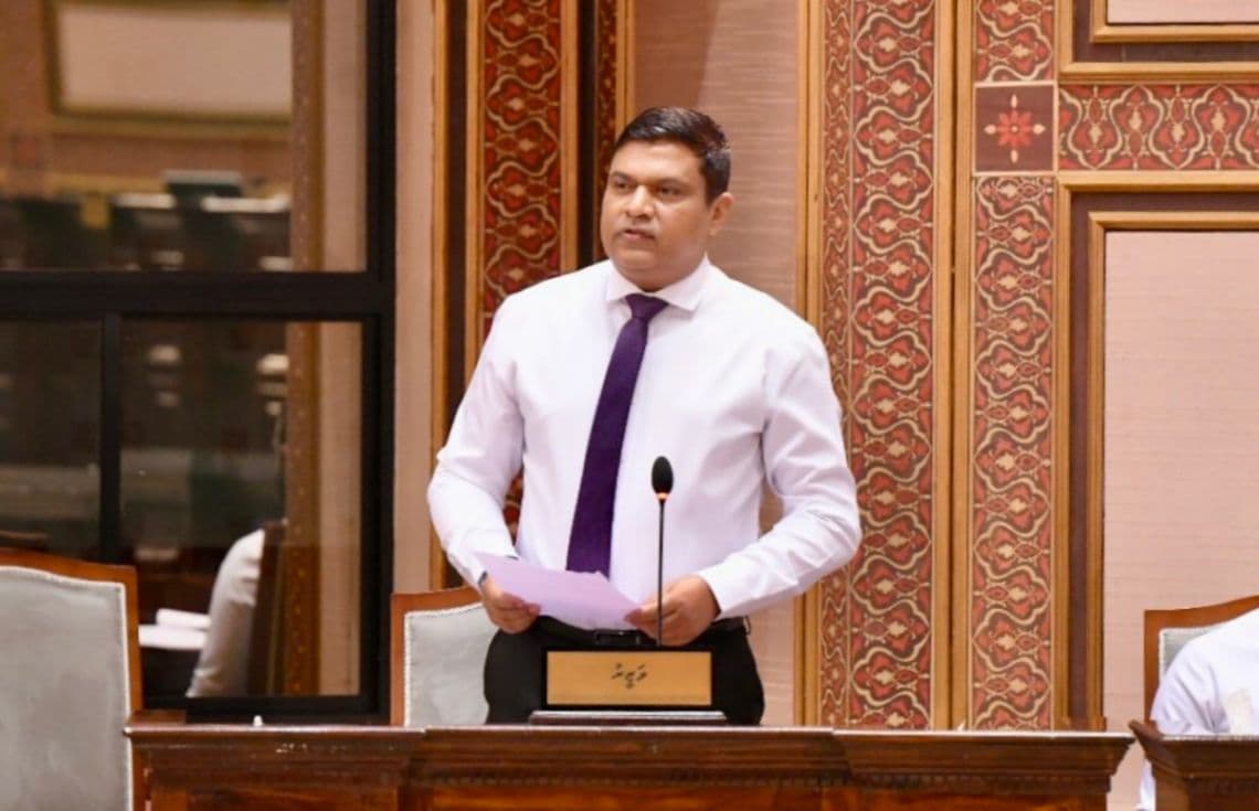 މިނިސްޓަރު އަމީން. މިނިސްޓަރު އަމީން ވަނީ އަންނަ ޖެނުއަރީ މަހުގެ ކުރިން ޓެކްސީ ލައިންގެ ހިދުމަތް ފަށާނެކަމުގެ ޔަގީންކަން ދީފަ--- ފޮޓޯ: ރައްޔިތުންގެ މަޖިލިސް