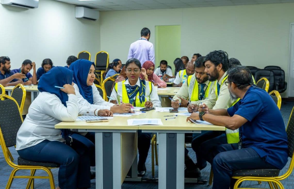 އެމްއޭސީއެލް އިން އެ ކުންފުނީގެ މުވައްޒަފުންނަށް އަމާޒުކޮށްގެން ކުރިއަށް ގެންދިޔަ ތަމްރީނު ޕްރޮގްރާމެއްގެ ތެރެއިން. / ފޮޓޯ: އެމްއޭސީއެލް