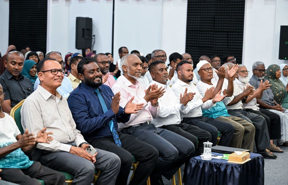 ރައީސުލްޖުމްހޫރިއްޔާ ޑރ. މުހައްމަދު މުއިއްޒު ނައިފަރު ރައްޔިތުންނާއެކު ބޭއްވި ރަސްމިއްޔާތުގެ ތެރެއިން---ފޮޓޯ:ރައީސް އޮފީސް