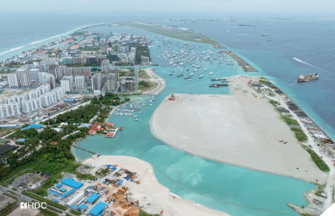 ހުޅުމާލެ ތިންވަނަ ފިޔަވަހި. ހުޅުމާލެ ތިންވަނަ ފިޔަވަހި ހިއްކުމަށް އެ ސަރަހައްދުން ނަގާ އުޅަނދުތައް ބޭއްވުމަށް ގުޅިފަޅާއި، ކުޑަގިރި އަދި ތިލަފުށީ ފަޅުން ބައެއް އެޗްޑީސީއިން ވަނީ ކަނޑައަޅައިފަ--- ފޮޓޯ: އެޗްޑީސީ