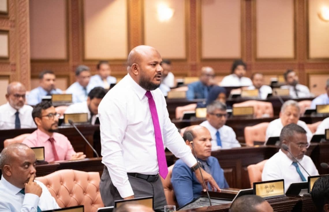 މެމްބަރު ޝުޖާއު. 2026 ވަނަ އަހަރުގެ ދައުލަތުގެ ބަޖެޓުން ރައްޔިތުންނަށް ގެނެސްދެނީ އުންމީދު ކަމަށް އޭނާ ވިދާޅުވި--- ފޮޓޯ: ރައްޔިތުންގެ މަޖިލިސް