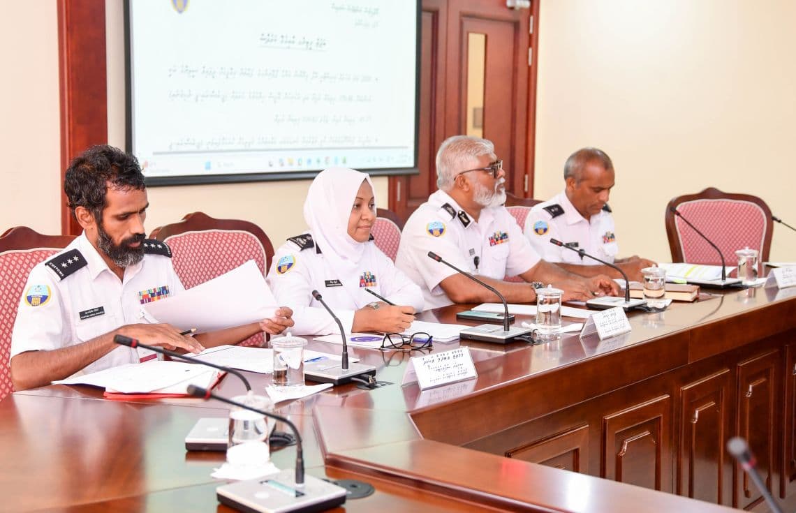 ބަޖެޓު ދިރާސާ ކޮމެޓީގައި ކަސްޓަމްސްގެ ވެރިން---ފޮޓޯ: މަޖިލިސް