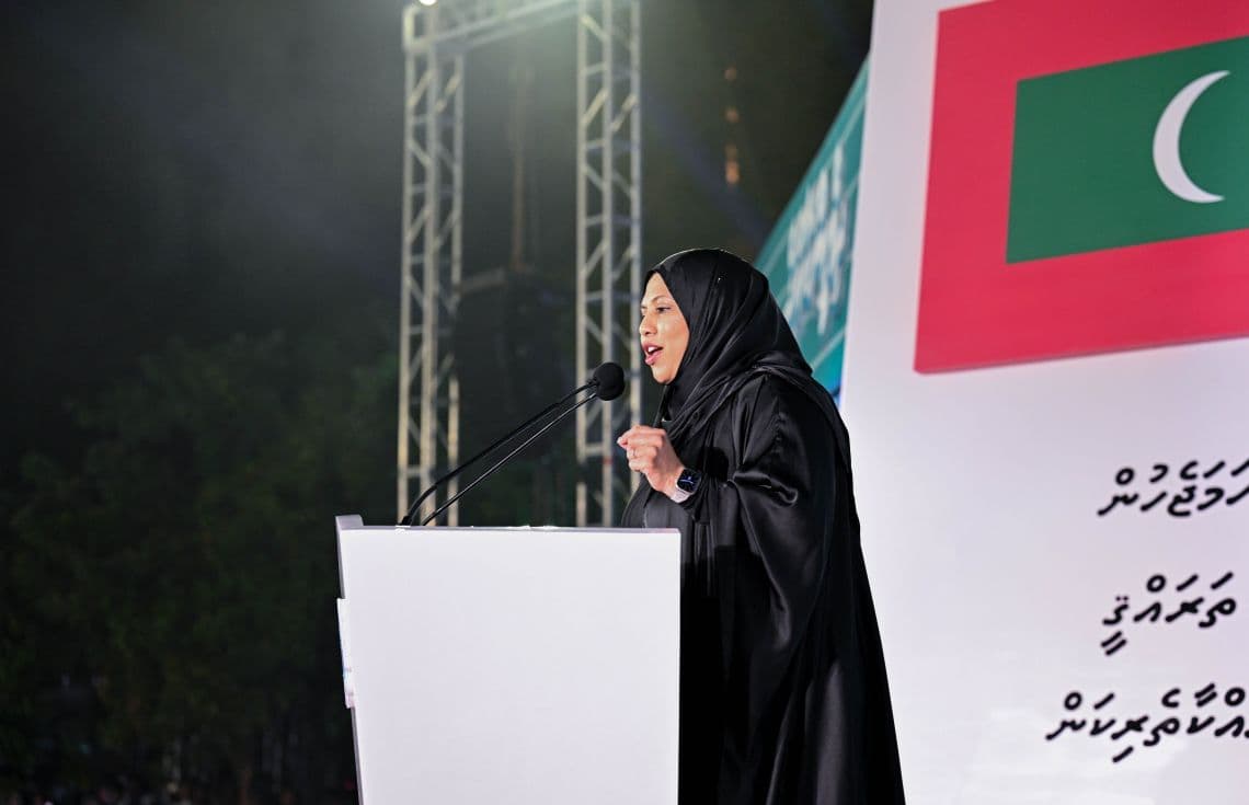 ހީނާ ވަލީދު. ވާދަވެރި ފަރާތްތަކުގެ އެންމެ ބޮޑު އަމާޒަކީ، ރައީސް ޑރ. މުއިއްޒުގެ އަރިހުގައި މަސައްކަތްކުރަން ތިބި ޓީމް ބަލިކަށި ކޮށްލުން ކަމަށް އޭނާ ވިދާޅުވި--- ފޮޓޯ:
