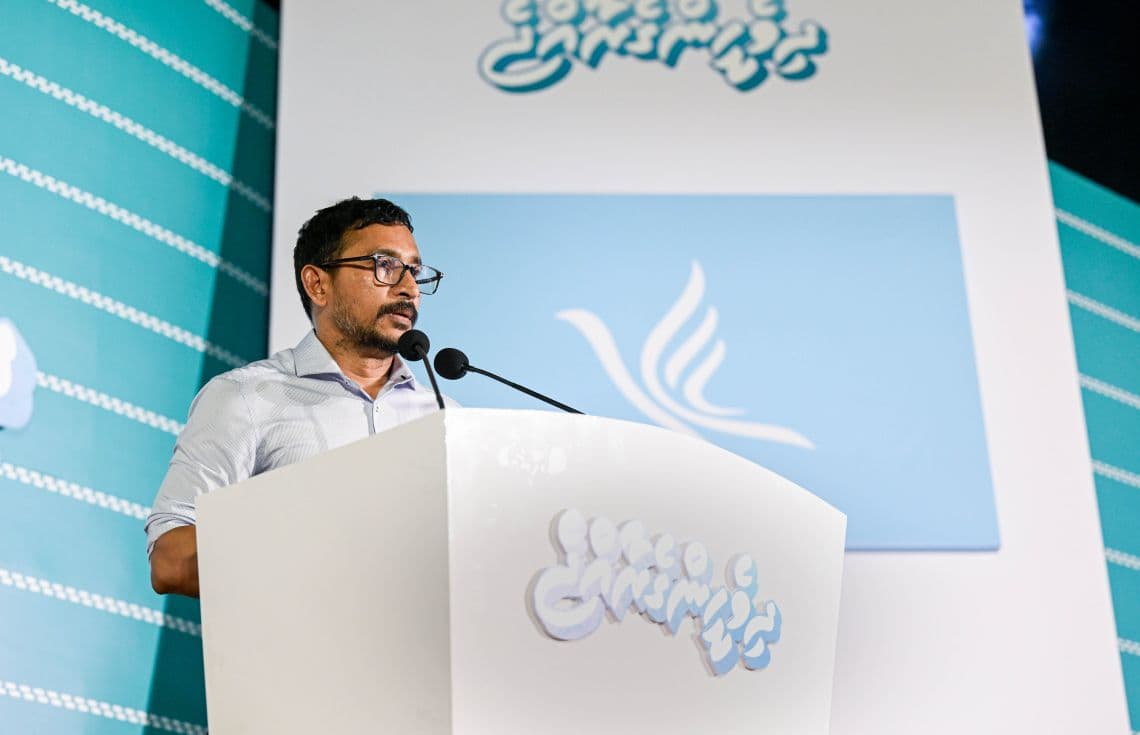 އިނގުރައިދޫ ދާއިރާގެ މެމްބަރު ފަލާހު. ރައީސް ޑރ. މުއިއްޒު ފަދަ އިހުލާސްތެރި، ތެދުވެރި، އަދި އަމާނަތްތެރި ވެރިއެއްގެ ފަހަތުގައި މަސައްކަތްކުރައްވަން ފުރުސަތު ލިބުނީތީ މާތް ﷲ އަށް ޝުކުރުކުރާ ކަމަށް ފަލާހު ވިދާޅުވި--- ފޮޓޯ: