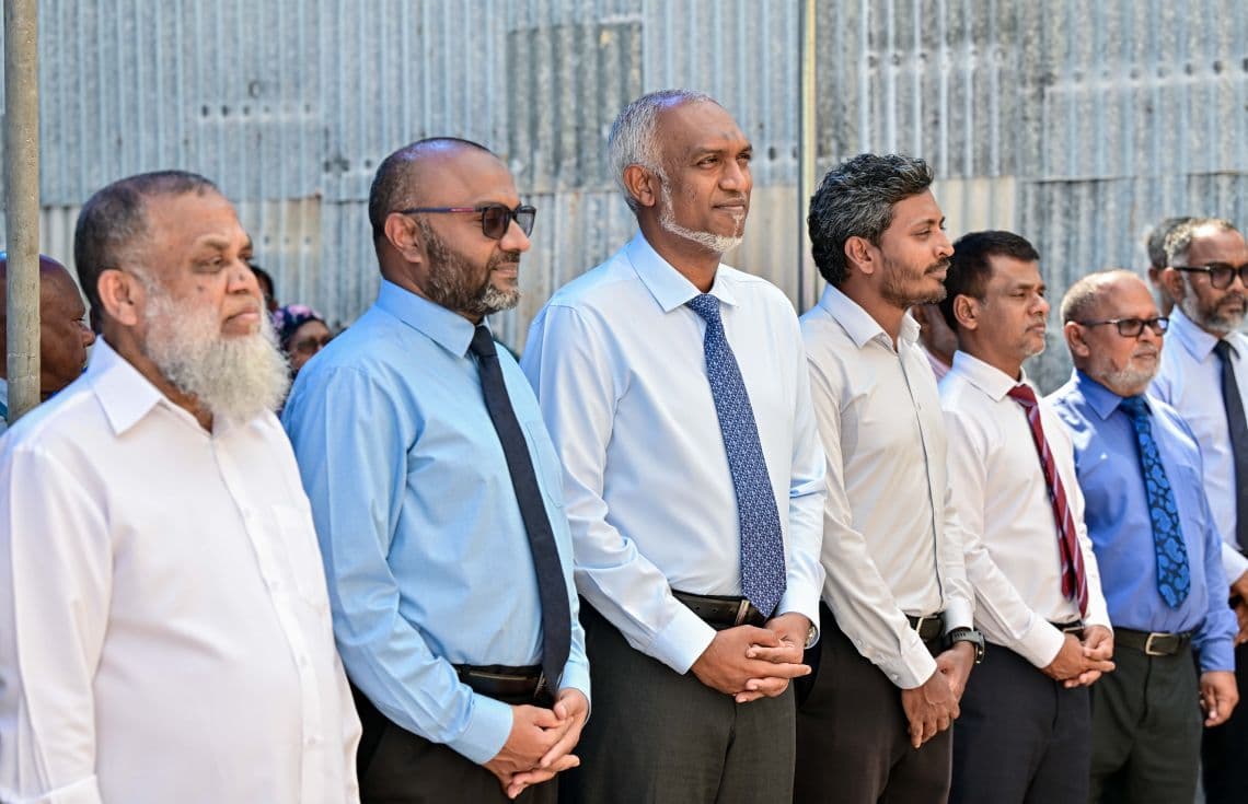 ދާރުލް އަރްގަމްގެ ބިންގާ އެޅުމުގެ ރަސްމިއްޔާތުގެ ތެރެއިން ރައީސް އަދި މިނިސްޓަރު ޝަހީމް. މިއީ ޖުމުލަ 39.4 މިލިއަން ރުފިޔާގެ މަޝްރޫއުއެއް--- ފޮޓޯ: ރައީސް އޮފީސް