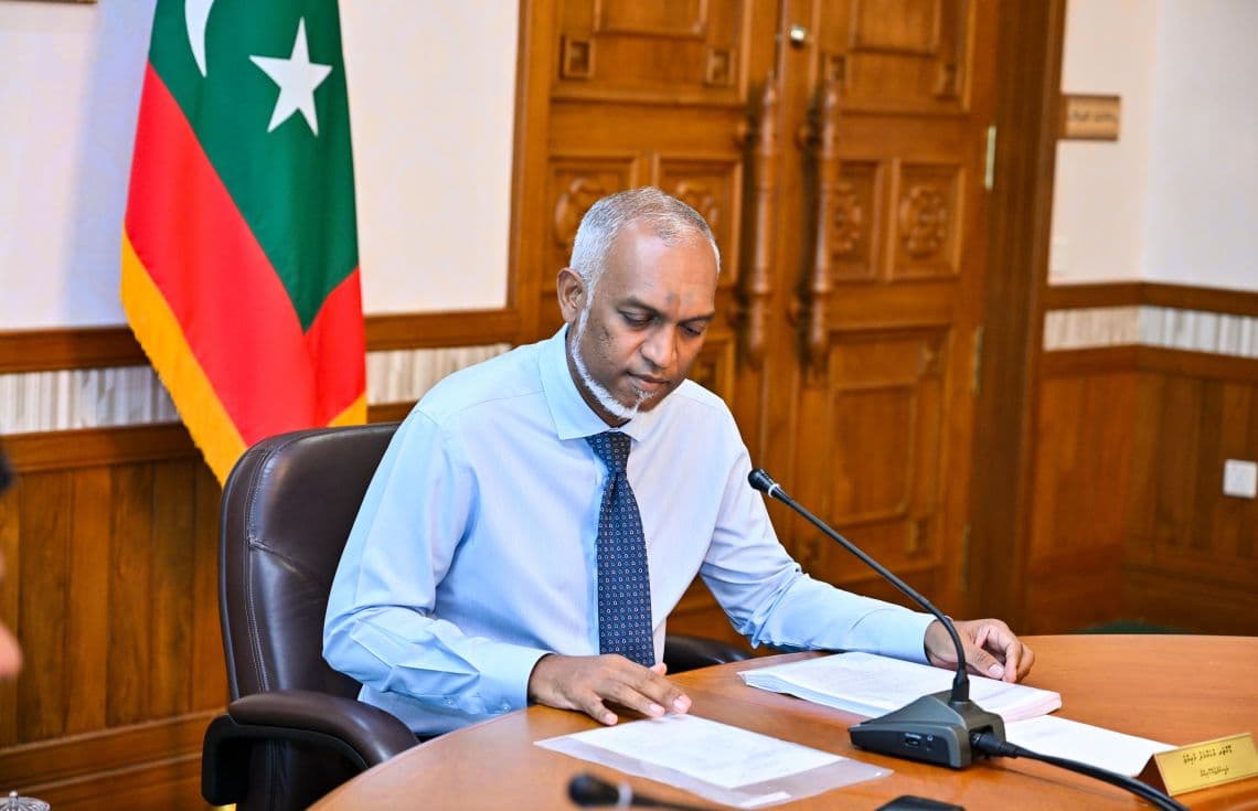 ރައީސް މުއިއްޒު - ހުރަވީ ދުވަހުގެ ތަހުނިޔާ ފޮނުއްވަމުން އެމަނިކުފާނު ވަނީ މިނިވަންކަމާއި ފާގަތިކަމުގައި ރާއްޖެ ލެއްވުމަށް އެދި ދުއާ ކުރައްވައިފަ--- ފޮޓޯ: ރައީސް އޮފީސް
