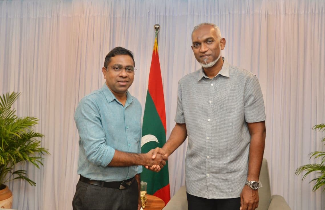 ޖަމީލް އުސްމާން، ޑރ. މުޢިއްޒުއާއެކު.