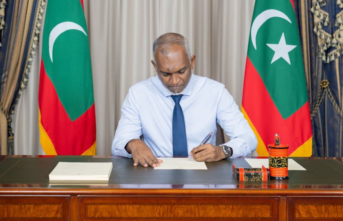 ރައީސް ޑރ. މުޙައްމަދު މުޢިއްޒު.