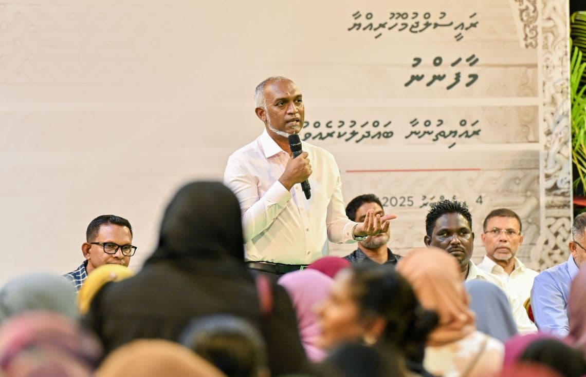 ރައީސް މާފަނުގައި ދިރިއުޅޭ ރައްޔިތުންނާ ބައްދަލުކުރެއްވުން---ފޮޓޯ: ރައީސް އޮފީސް