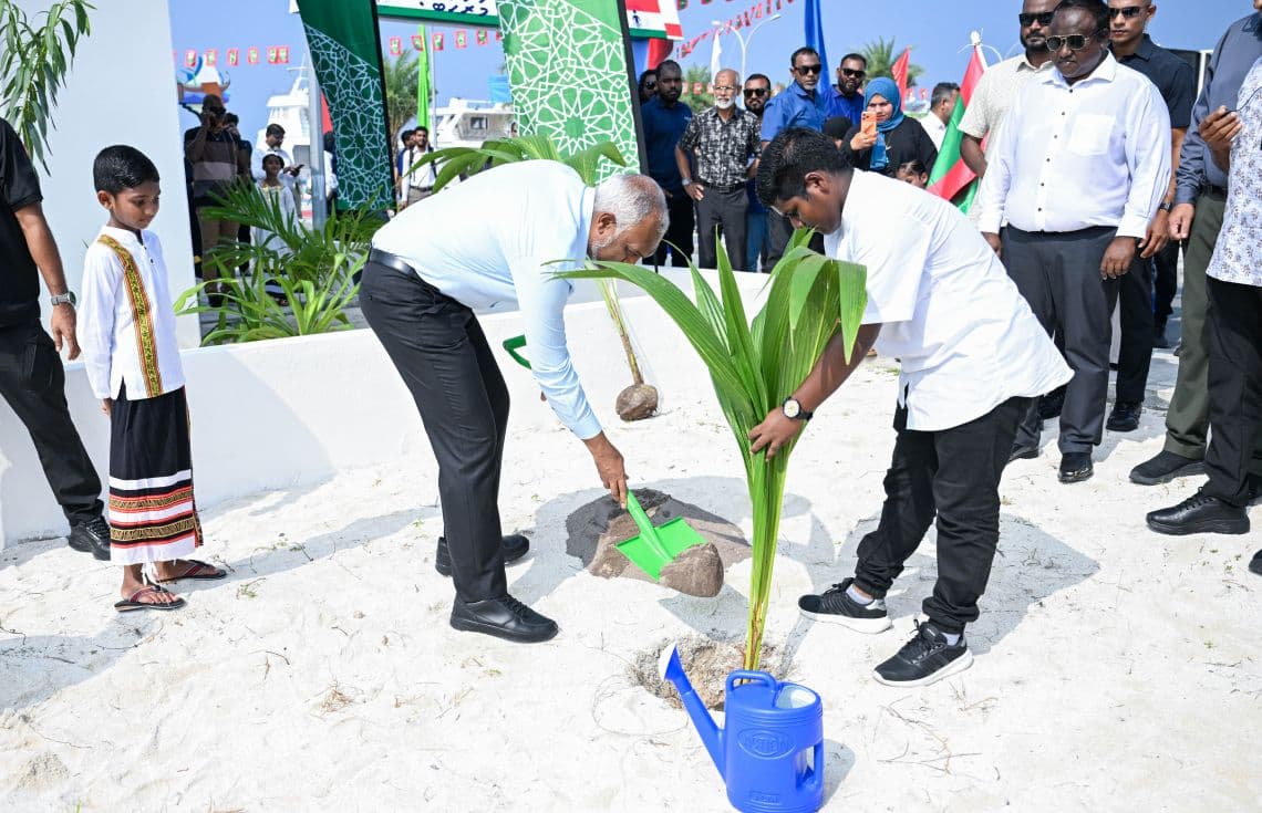 ރައީސް ދުވާފަރުގައި ރުއް އިންދައިދެއްވަނީ---ފޮޓޯ: ރައީސް އޮފީސް