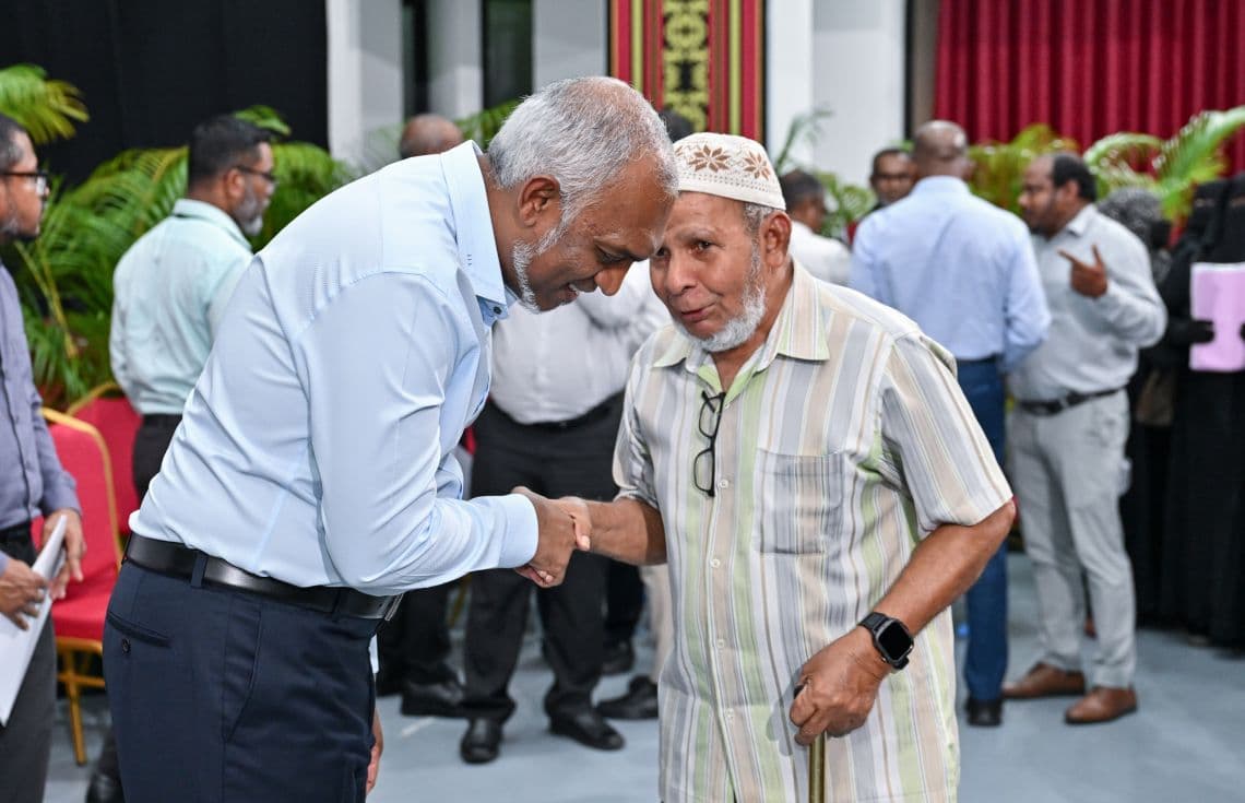 ރައީސް ޑރ. މުއިއްޒު ހުޅުމާލެ ފޭސް 2ގައި ދިރިއުޅޭ ރައްޔިތުންނާ ބައްދަލުކުރުއްވުމުގެ ތެރެއިން---ފޮޓޯ: ރައީސް އޮފީސް