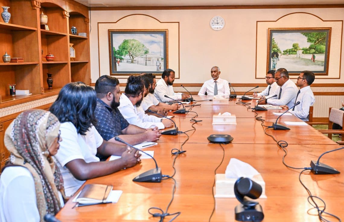 ޓެކްސީ ޑްރައިވާސް އެސޯސިއޭޝަނާ ބައްދަލުކުރެއްވުމަށް ރައީސް އޮފީހުގައި މިއަދު ބޭއްވި ރަސްމިއްޔާތުގެ ތެރެއިން--- ފޮޓޯ: ރައީސް އޮފީސް