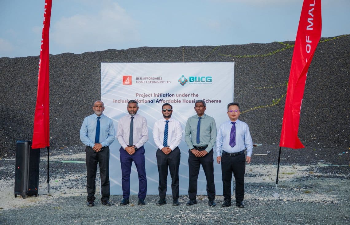 އެފޯޑަބަލް ހައުސިން ޔުނިޓްތައް އެޅުމުގެ މަޝްރޫއުގެ މަސައްކަތް ހަވާލުކުރުމަށް ބޭއްވި ރަސްމިއްޔާތުގެ ތެރެއިން--- ފޮޓޯ:ބީއެމްއެލް
