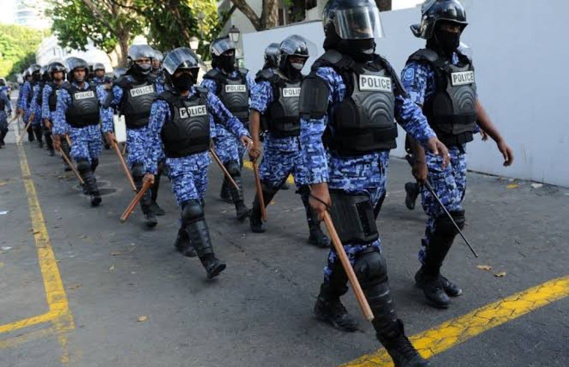 މާލޭގެ މަގުތަކުގެ ސަލާމަތީ ކަންކަން ބެލެހެއްޓުމުގައި ދިވެހި ފުލުހުން މީގެ ކުރިން ޙަރަކާތްތެރިވަނީ (ފައިލް ފޮޓޯ)