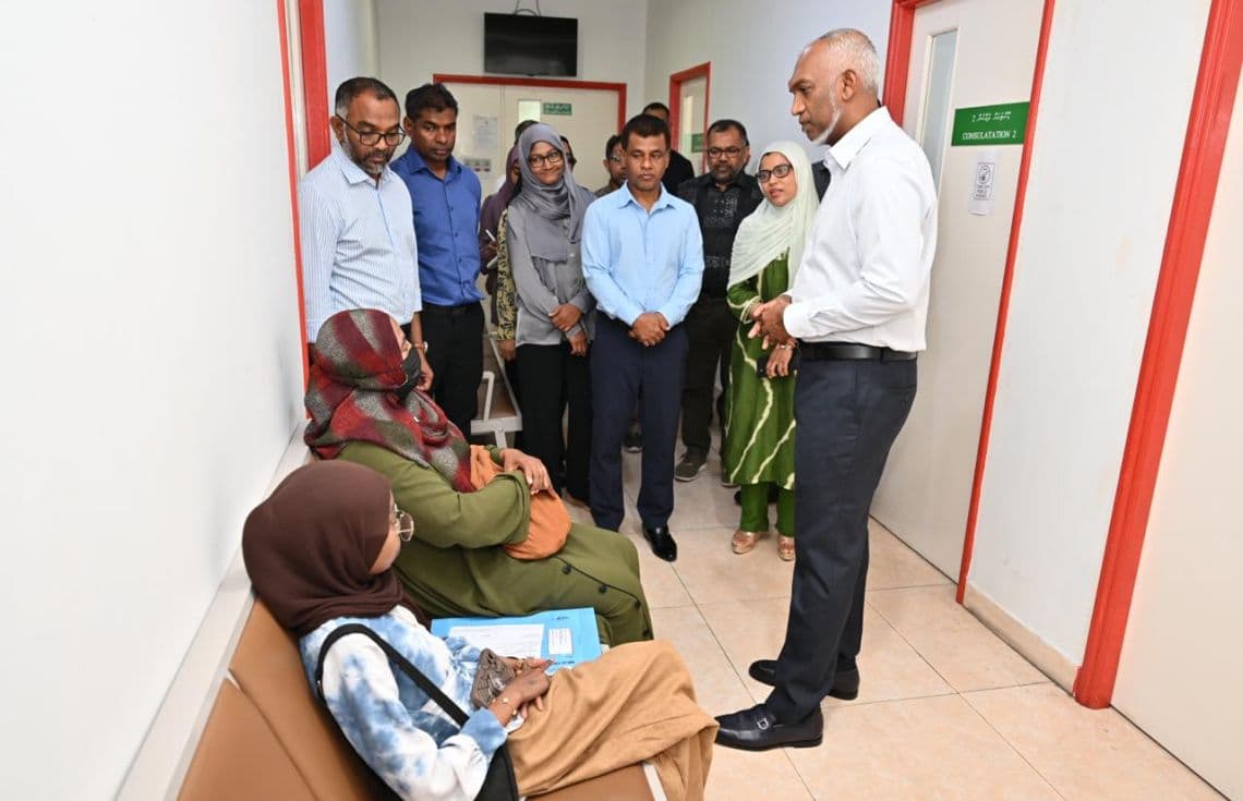 ރައީސުލްޖުމްހޫރިއްޔާ ތެލަސީމިއާ ސެންޓަރަށް ކުރެއްވި ޒިޔާރަތެއްގެ ތެރެއިން---ފޮޓޯ: ރައީސް އޮފީސް