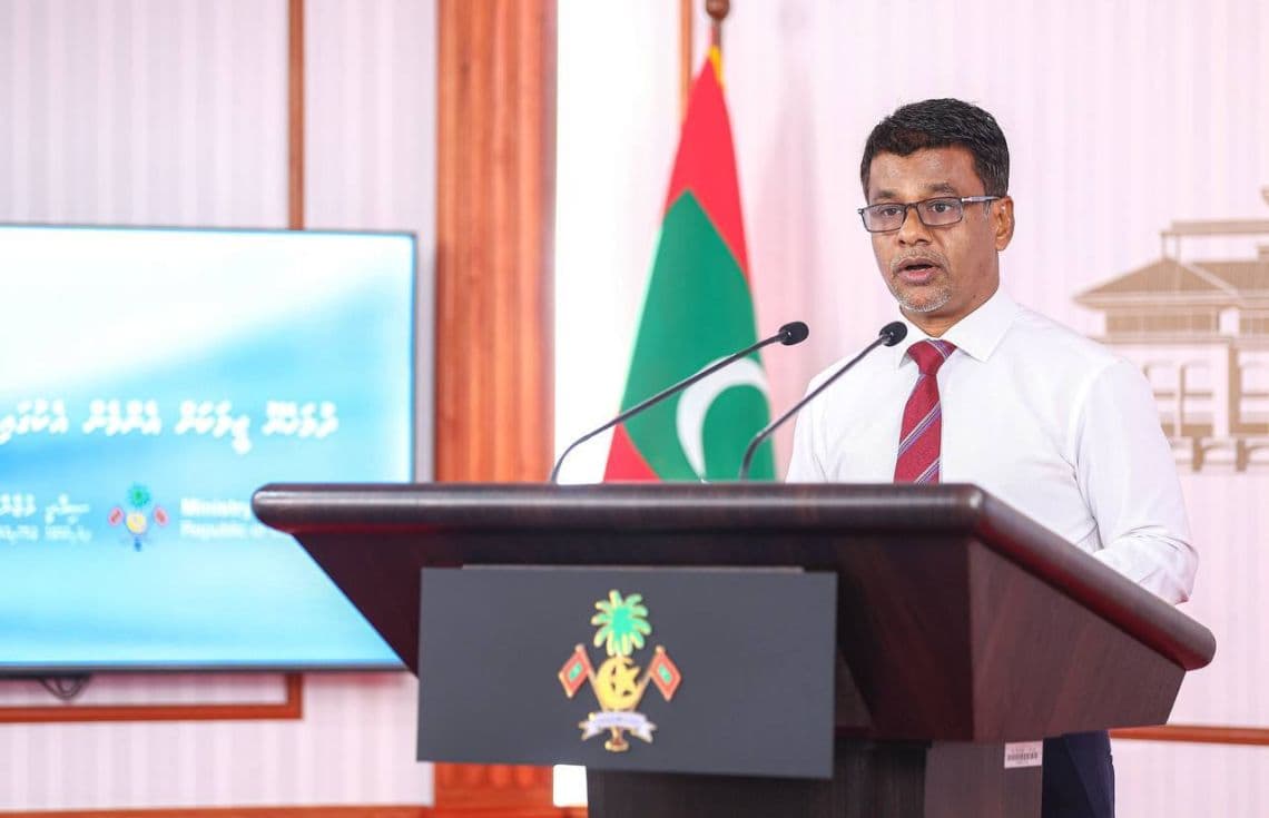 ރައީސް އޮފީހުގައި މިއަދު ބޭއްވި ނޫސްވެރިންގެ ބައްދަލުވުމެއްގައި ހެލްތު މިނިސްޓަރު އަބްދުﷲ ނާޒިމް ވާހަކަފުޅު ދައްކަވަނީ/ ފޮޓޯ: ރައީސް އޮފީސް