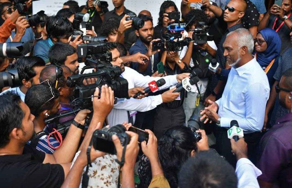 ރައީސް ޑރ. މުއިއްޒު ނޫސްވެރިންނާއެކު---