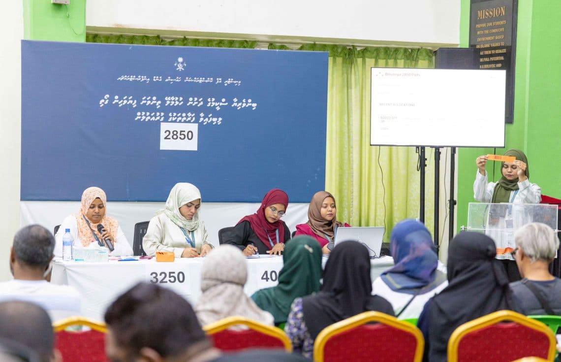 ހުޅުމާލެ ތިންވަނަ ފިޔަވަހިން ގޯތި ލިބޭ ފަރާތްތަކަށް ޕްލޮޓް ކަނޑައެޅުމަށްޓަކައި ބޭއްވި ގުރުއަތުލުން--- ފޮޓޯ: ކޮންސްޓްރަކްޝަން މިނިސްޓްރީ