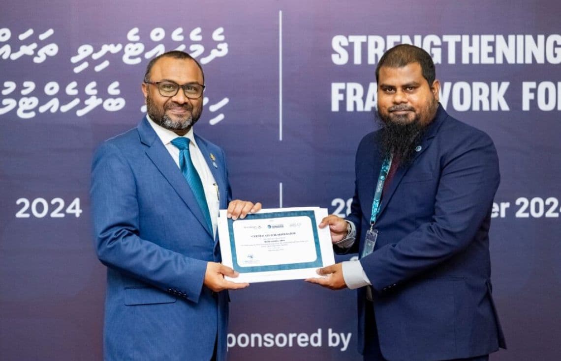 ޒަކާތު ހައުސްއަށް އައްޔަންކުރި އިމްތިތާއު އައްބާސް (ކ) އަދި އިސްލާމިކް މިނިސްޓަރު ޑރ. ޝަހީމް --- ފޮޓޯ: ޒަކާތު ހައުސް