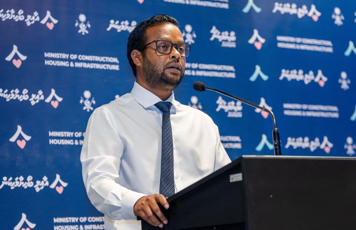 މިނިސްޓަރު މުއްތަލިބު. މިނިސްޓަރު ވިދާޅުވީ ހިޔާވެހި ޕޯޓަލް މެދުވެރިކޮށް މިހާރު ފްލެޓަށް ހުށަހެޅޭނެ ކަމަށް--- ފޮޓޯ: މޯލްޑިވްސް އިންޑިޕެންޑެންޓް