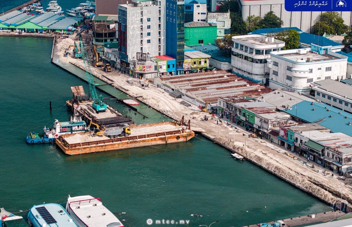 ބޮޑުތަކުރުފާނު މަގު ހެދުމުގެ މަސައްކަތް އެމްޓީސީސިީން ކުރަނީ--- ފޮޓޯ: އެމްޓީސީސީ
