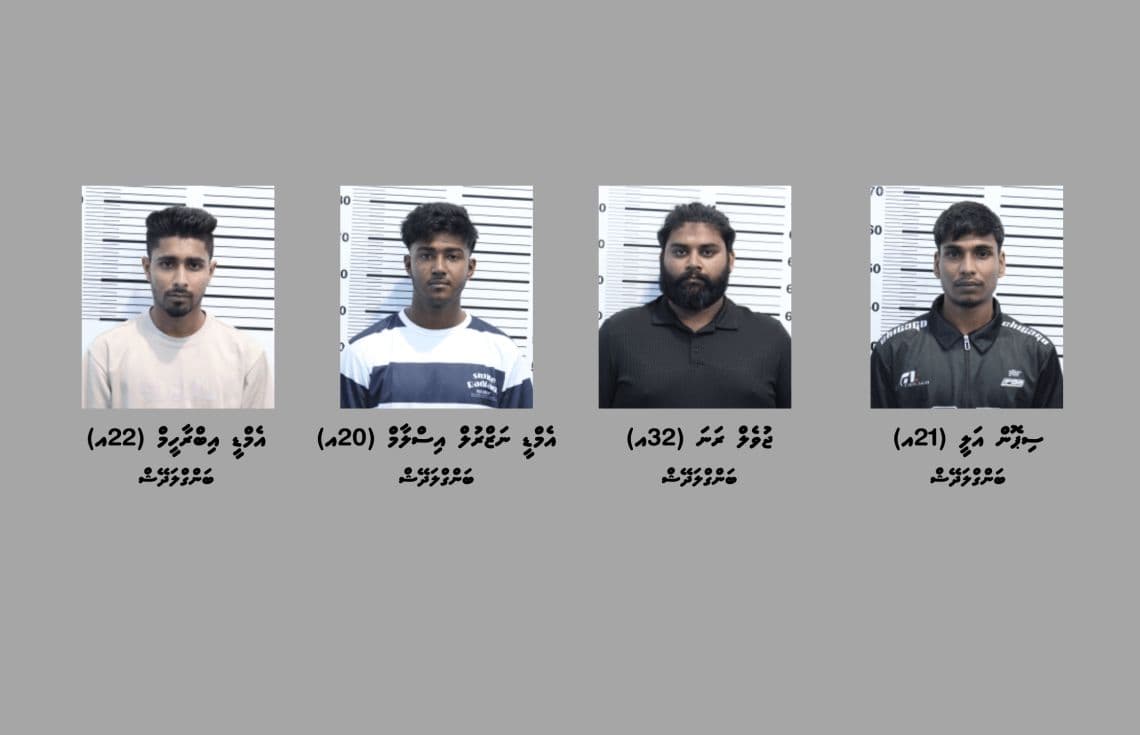 ބިނގުރަލުގެ ވިޔަފާރިކުރާ ކަމުގެ ތުހުމަތުގައި މާލެއިން ހައްޔަރުކުރި ހަތަރު ބިދޭސީން--- ފޮޓޯ: ދިވެހި ފުލުހުންގެ ހިދުމަތް