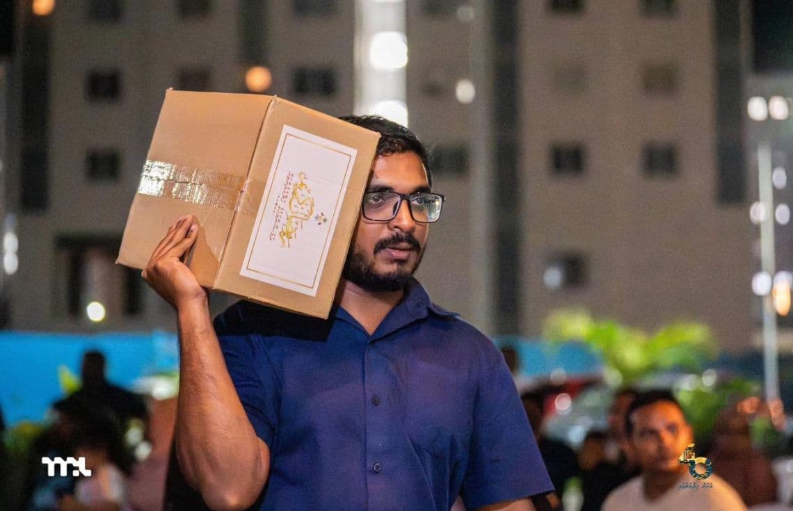 ސަރުކާރުން ހަދިޔާކުރާ މަސްދަޅުކޭސް ހުޅުމާލެ ފޭސް 2 ގައި އެމްޕީއެލް ޓަވަރު ޕީ ޓަވަރުން މަސްޑަޅޫކޭސް ބަހަނީ/ ފޮޓޯ: އެމްޕީއެލް