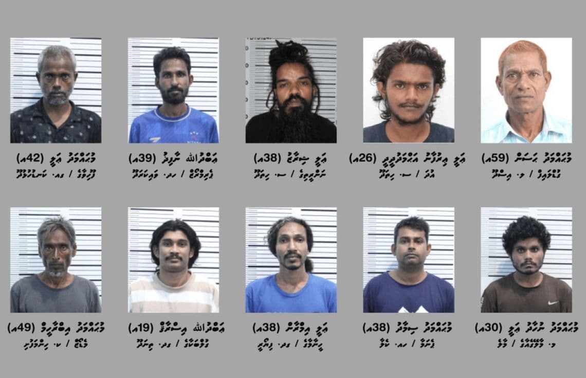 މީހެއްގެ އެކައުންޓުން ފައިސާ ނެގި މައްސަލައެއްގައި ހައްޔަރުކުރި މީހުން---ފޮޓޯ:ޕޮލިސް