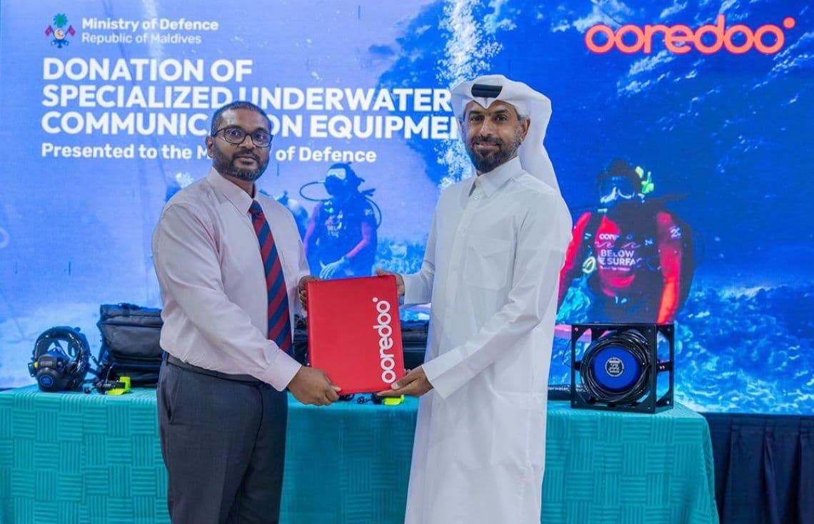 އުރީދޫ އިން އެމްއެންޑީއެފް އަށް ކަނޑު އަޑީގެ ހާއްސަ އިކުއިޕްމަންޓް ހަދިޔާ ކުރުން--- ފޮޓޯ:އެމްއެންޑީއެފް
