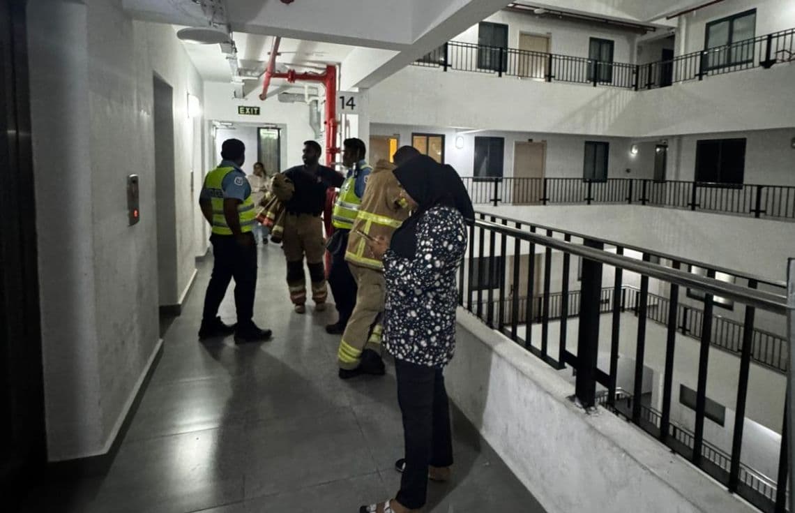 ހިޔާ ޓަވަރު 5 ގައި ހިނގި އަލިފާނުގެ ހާދިސާ އާ ގުޅިގެން އެންޑީއެމްއޭ އިން ވަނީ 18 އާއިލާއަކަށް ވަގުތީ ބޯހިޔާވަހިކަން ދީފަ---ފޮޓޯ: އެންޑީއެމްއޭ